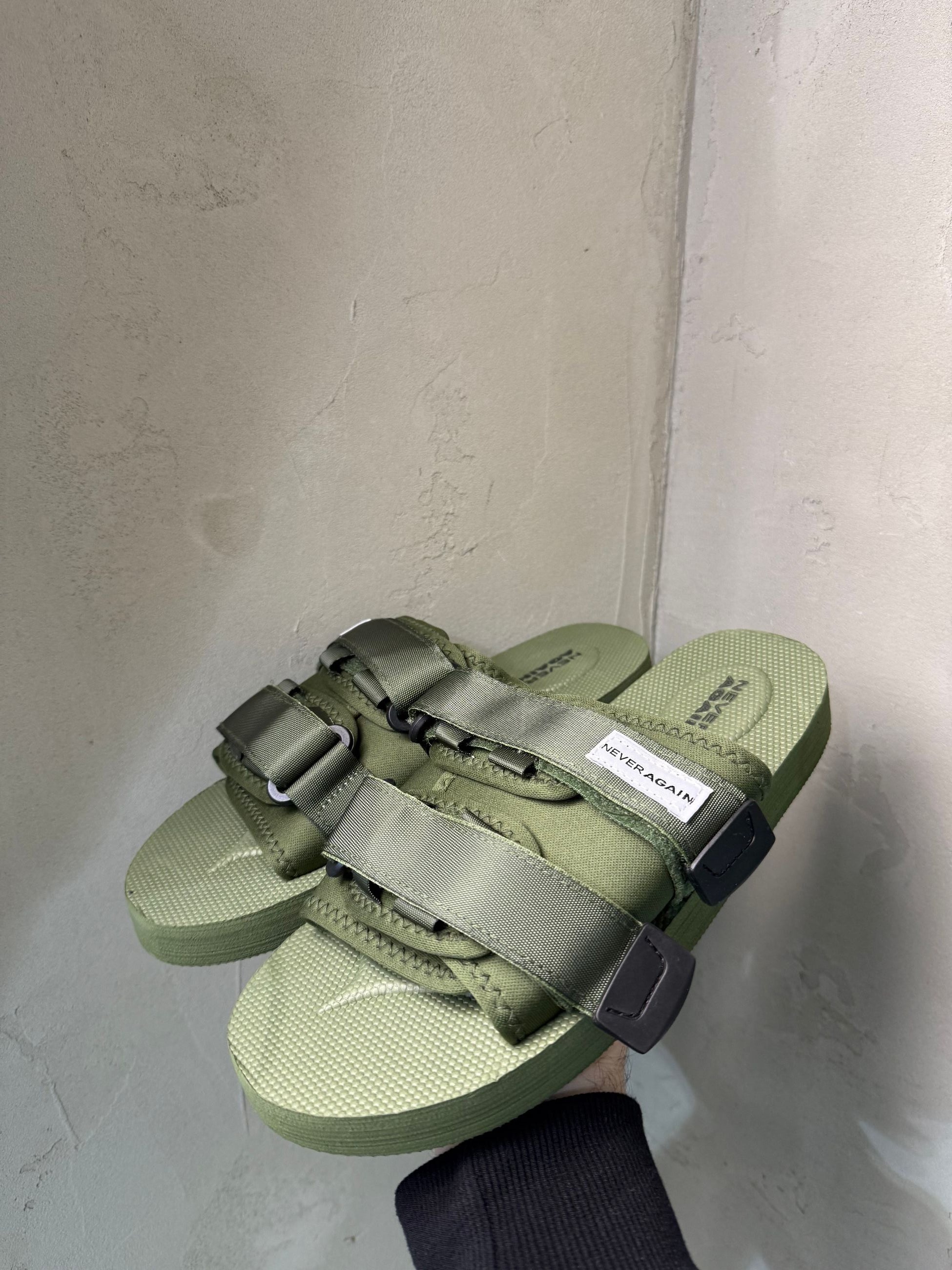 CIAB02 - Scarpe - Never Again