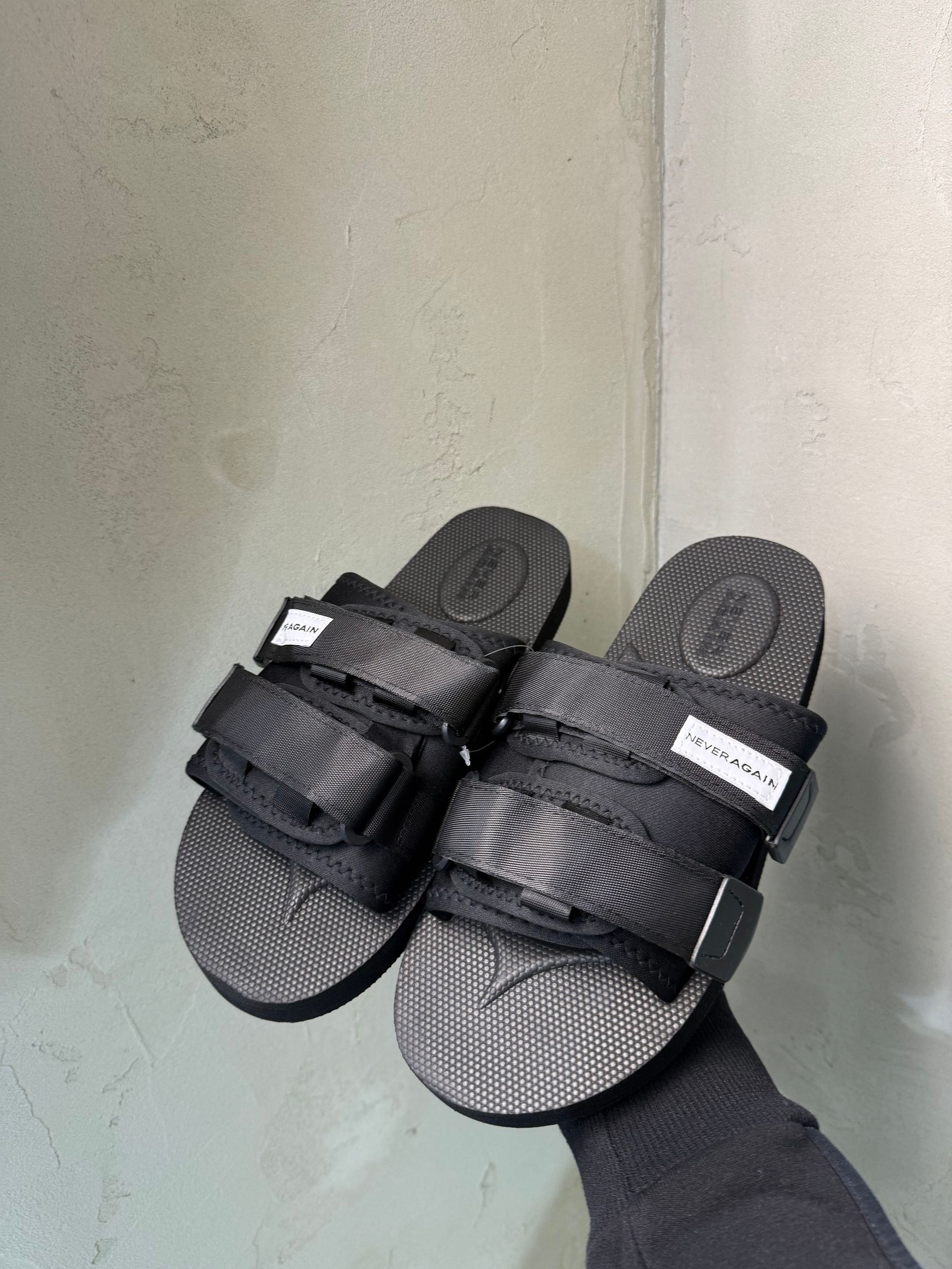 CIAB02 - Scarpe - Never Again